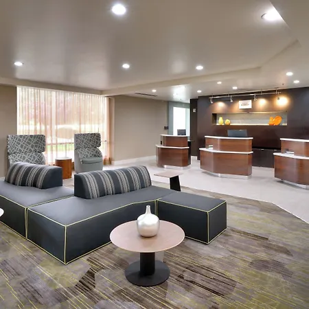 Hotel Courtyard By Marriott Airport Loso
