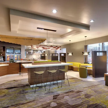 Hotel Courtyard By Marriott Airport Loso