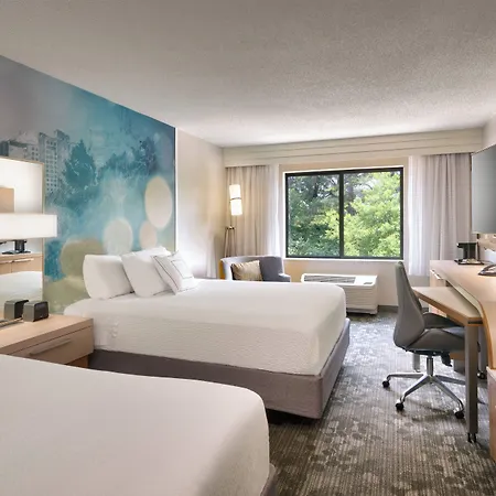 Courtyard By Marriott Airport Loso