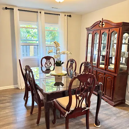 Charming Near Uptown Holiday home *