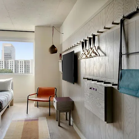 Moxy Downtown 3* Charlotte