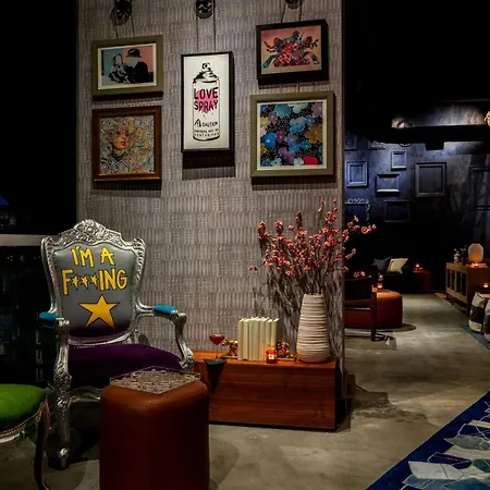 Moxy Downtown Hotel 3*