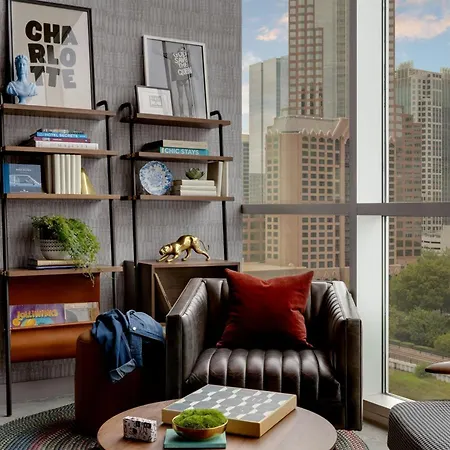 Hotel Moxy Downtown
