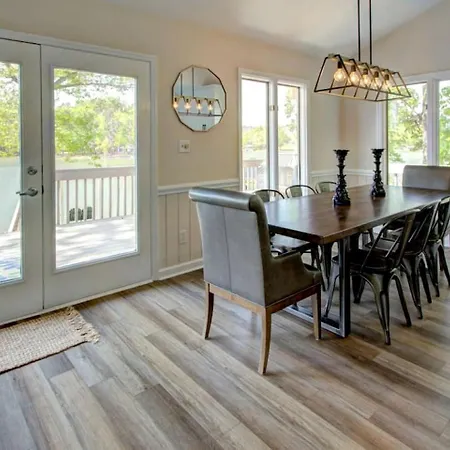 Holiday home Embrace Nature In Lakefront With Fire Pit In Charlotte, North Carolina Charlotte