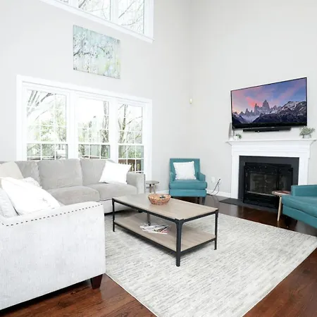 Holiday home Disconnect At With Great Surroundings In Charlotte, North Carolina