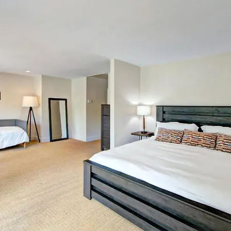 Cozy With Swimming Pool In Charlotte, North Carolina Holiday home Charlotte