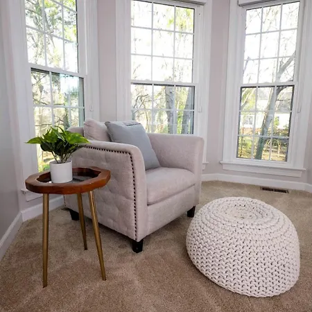 Holiday home Disconnect At With Great Surroundings In Charlotte, North Carolina Charlotte