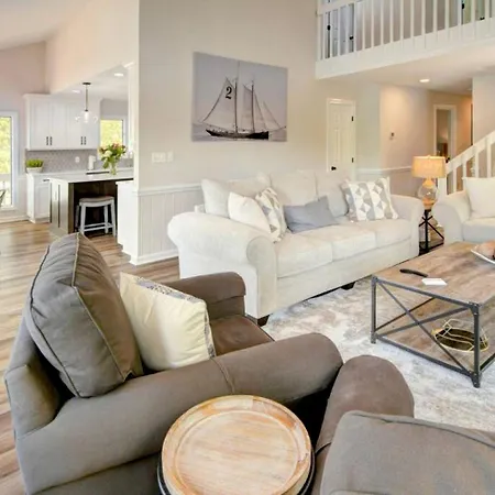 Embrace Nature In Lakefront With Fire Pit In Charlotte, North Carolina *