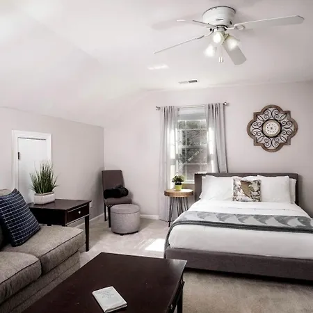 Holiday home Fantastic With Fire Pit And Barbecue In Charlotte, North Carolina