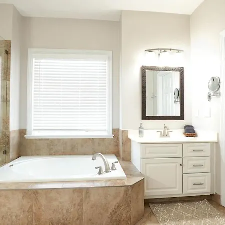 Disconnect At With Great Surroundings In Charlotte, North Carolina Holiday home *
