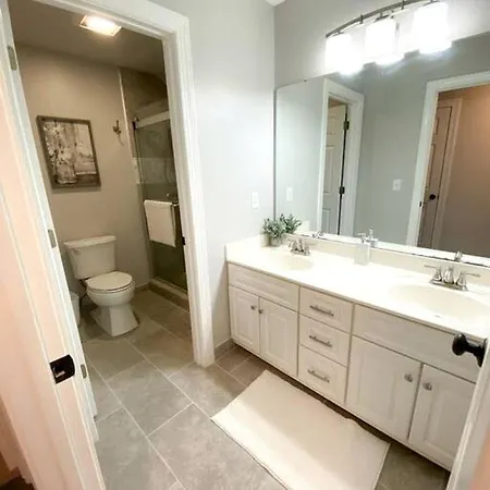 Holiday home Disconnect At With Great Surroundings In Charlotte, North Carolina *