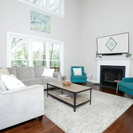 Fantastic With Fire Pit And Barbecue In Charlotte, North Carolina * Charlotte