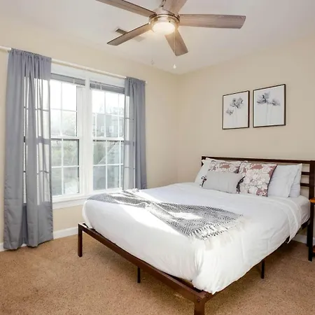 Holiday home Fantastic With Fire Pit And Barbecue In Charlotte, North Carolina