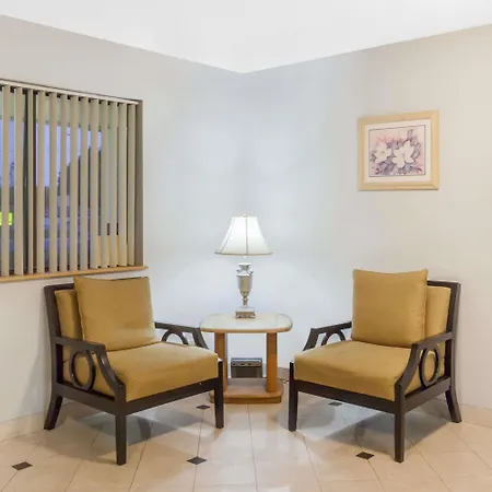 Super 8 By Wyndham Charlotte/amusement Park Area Hotel *