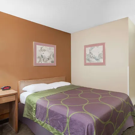 Super 8 By Wyndham Charlotte/amusement Park Area Charlotte