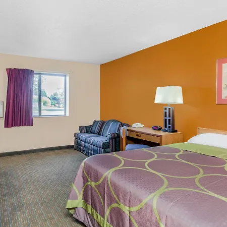 Hotel Super 8 By Wyndham Charlotte/amusement Park Area