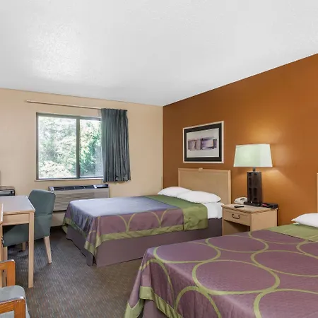 Super 8 By Wyndham Charlotte/amusement Park Area *