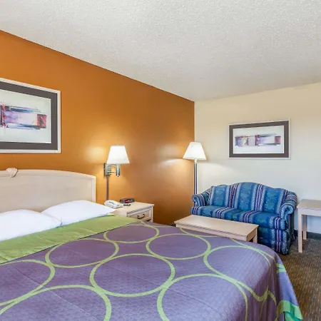 Hotel Super 8 By Wyndham Charlotte/amusement Park Area
