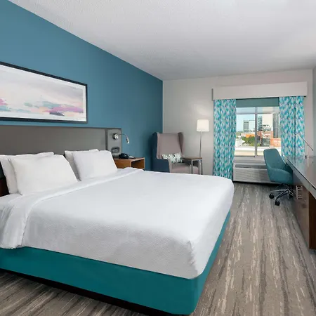 Hotel Hilton Garden Uptown 3*