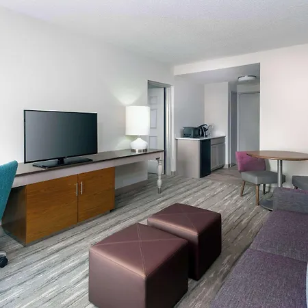 Hilton Garden Uptown Hotel