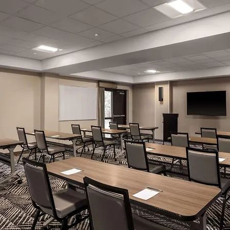 Hyatt Place Airport/lake Pointe 3*