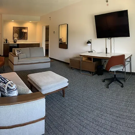 Courtyard By Marriott Ballantyne Hotel