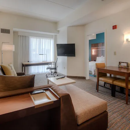 Uptown Hotel 3*