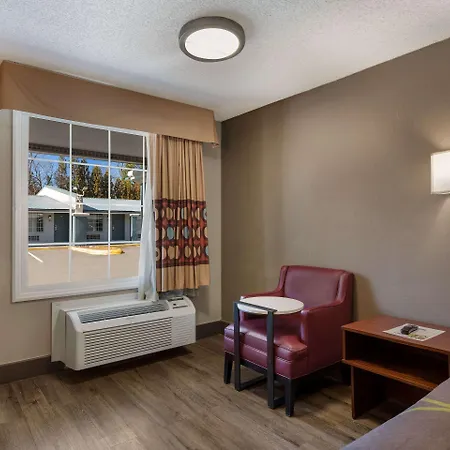 Rodeway Airport Area Inn