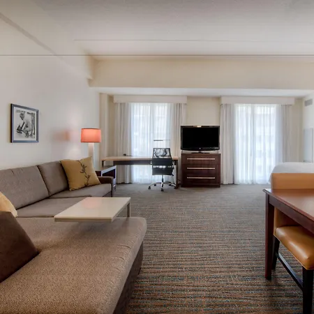 Uptown Hotel 3*