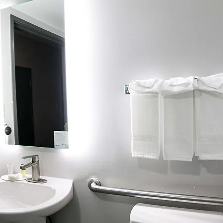 Hotel Microtel & By Wyndham Charlotte/northlake 2*