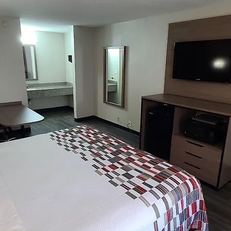 Red Roof - Airport Motel 2*