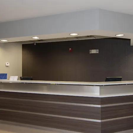 Hotel By Marriott Piper Glen