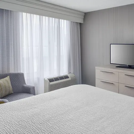 Hotel Courtyard Center 3*