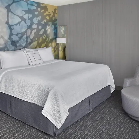 Courtyard Center 3*