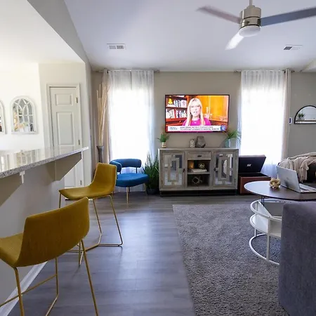 Holiday home 10 Mins To Uptown 1 King, 2 Queenbeds Charlotte