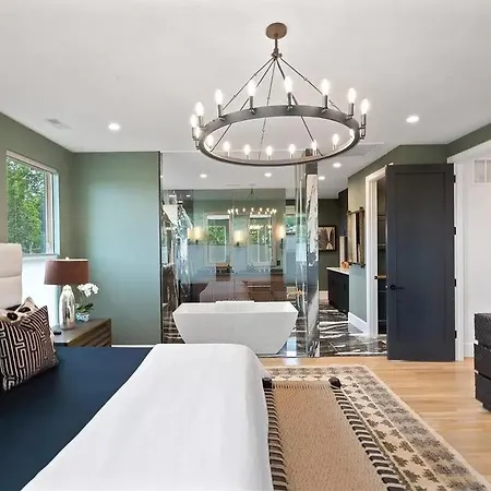 Maison Noda Uptown Skyline Views, Gym Sleeps 14
