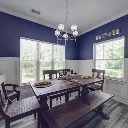 Holiday home Getaway Near Center Centrally Located In Clt