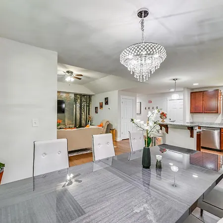 3bd House W/quiet Living, Access: 6mi To Dtwn Holiday home