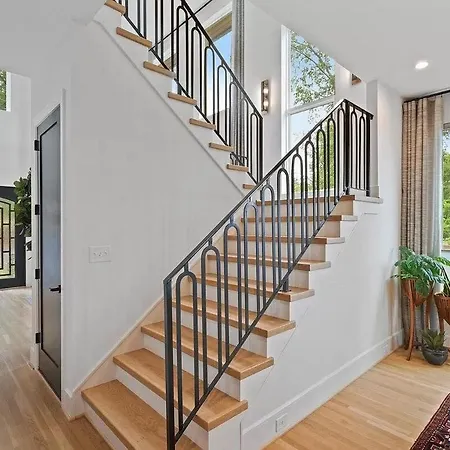 Villa Maison Noda Uptown Skyline Views, Gym Sleeps 14 Charlotte