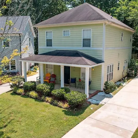 Holiday home Getaway Near Center Centrally Located In Clt