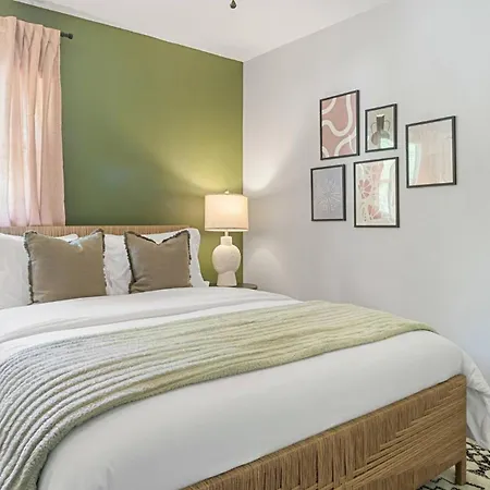 4bd Cozy Getaway | Eclectic, Central, Near Airport Charlotte