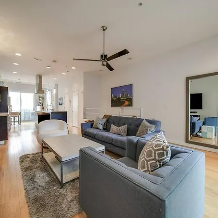 Sophisticated 3-story In Wesley Heights Holiday home