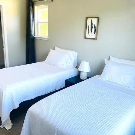 Charming Nestled In A Tranquil Cul-de-sac Holiday home *