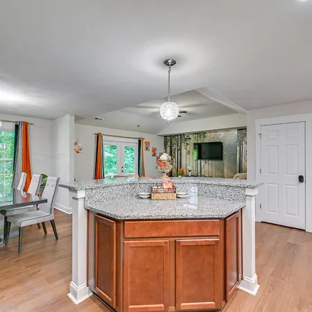 3bd House W/quiet Living, Access: 6mi To Dtwn Charlotte