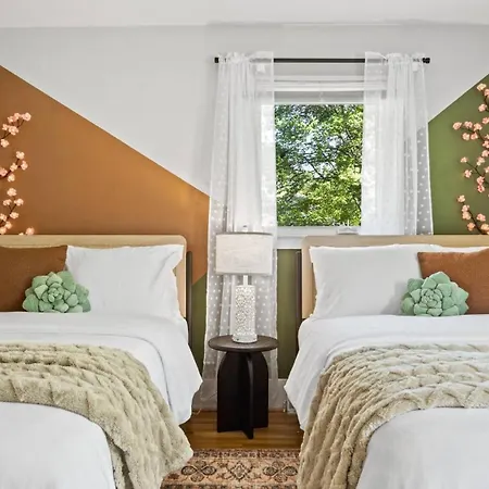 4bd Cozy Getaway | Eclectic, Central, Near Airport Holiday home Charlotte