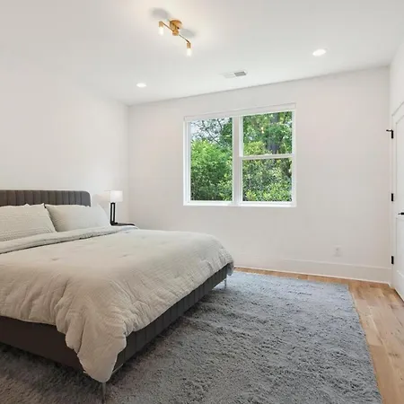 Holiday home Luxury Build - King Beds - Minutes To Uptown Charlotte