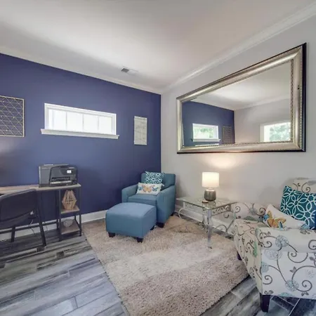Holiday home Getaway Near Center Centrally Located In Clt *