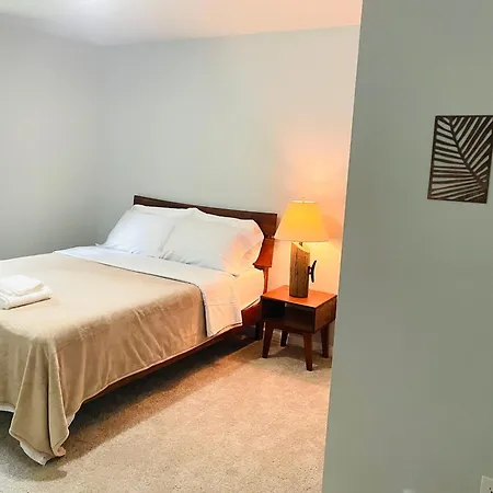 Holiday home Charming Nestled In A Tranquil Cul-de-sac Charlotte