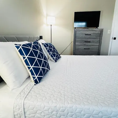 Homestay Comfort Escape, In With Shared Common Spaces Charlotte