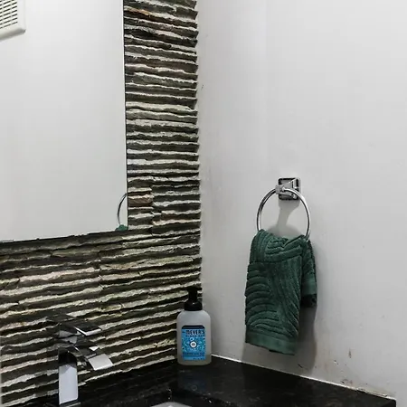 Holiday home Cozy With Pool Chefs Kitchen In Prime Area *